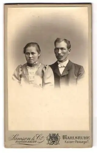 Fotografie Samson & Co., Karlsruhe, Kaiser-Passage 7, Elegantes bürgerliches Paar im Portrait