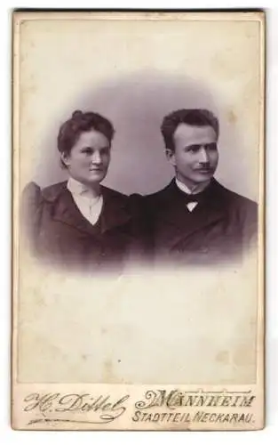 Fotografie H. Dittel, Mannheim, Ehemann und Ehefrau im Portrait