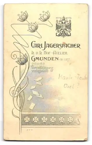 Fotografie C. Jagerspacher, Gmunden, Elegante Dame in hochgeschlossenem weissen Kleid