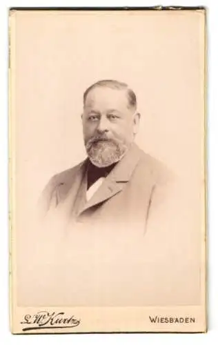 Fotografie L. W. Kurtz, Wiesbaden, Friedrichstr. 4, Bürgerlicher mit Vollbart im Portrait