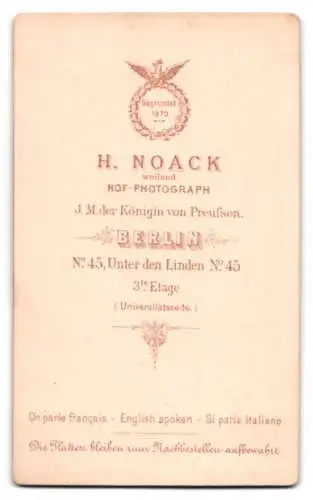 Fotografie H. Noack, Berlin, Unter den Linden 45, Eleganter junger Mann im Anzug