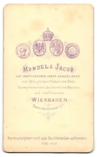 Fotografie Mondel & Jacob, Wiesbaden, Taunusstrasse 12a, Eleganter Herr mit Vollbart im Halbprofil