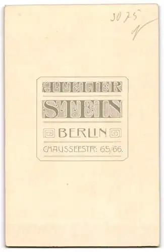 Fotografie Wilhelm Stein, Berlin, Chaussee-Str. 65-66, Ehepaar in eleganter Kleidung