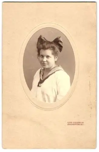 Fotografie Otto Heinrich, Frankfurt a. O., Junges Mädchen in Matrosenbluse