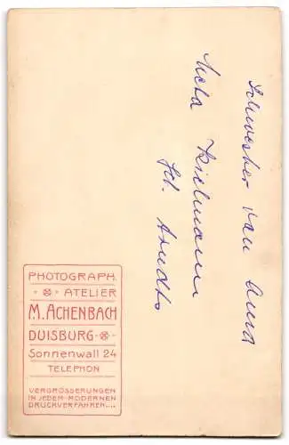 Fotografie M. Achenbach, Duisburg, Sonnenwall 24, Bürgerliche Dame im Kleid