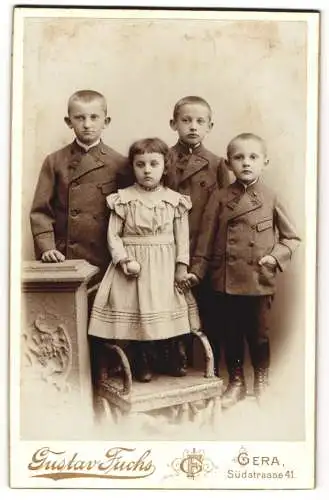 Fotografie Gustav Fuchs, Gera, Südstr. 41, Vier Kinder in modischer Kleidung