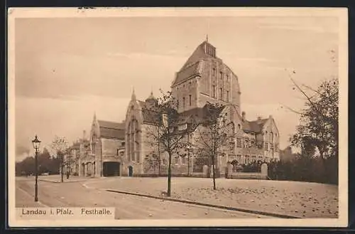 AK Landau i. Pfalz, Festhalle mit Strassenpartie