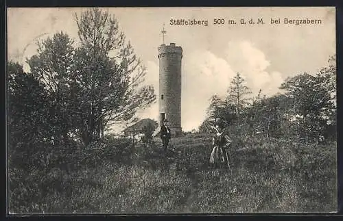 AK Bergzabern, Stäffelsberg mit Mann und Frau beim Wandern