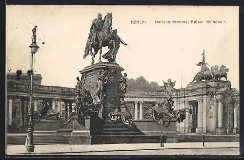 AK Berlin, National-Denkmal Kaiser Wilhelm I mit Besuchern