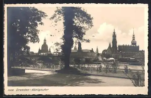 AK Dresden-Neustadt, Königsufer mit Dampfer vor Panorama der Stadt
