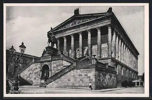 AK Berlin, vor der National-Galerie