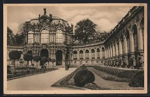 AK Dresden, Zwinger Pavillon mit Park