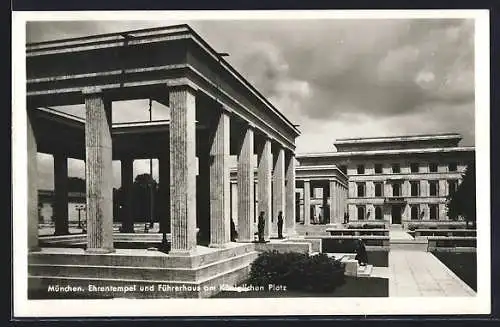 AK München, Ehrentempel und Führerhaus am Königlichen Platz