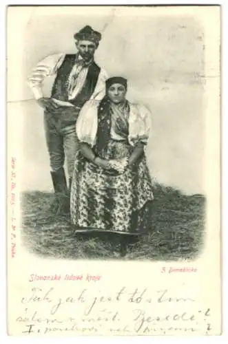 Relief-AK Slovanské lidové kroje z Domazlicka, Slowakisches Paar in Tracht