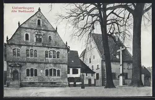 AK Ueberlingen / Bodensee, Alte Stadtkanzlei mit Denkmal