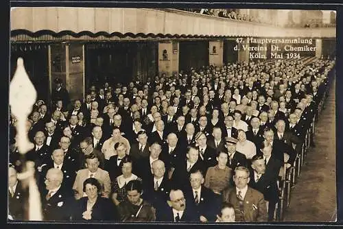 Foto-AK Berlin-Neukölln, Hauptversammlung des Vereins Dt. Chemiker 1934, Blick ins Publikum