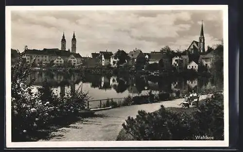 AK Waldsee / Württ., Blick über ein Gewässer auf den Ort