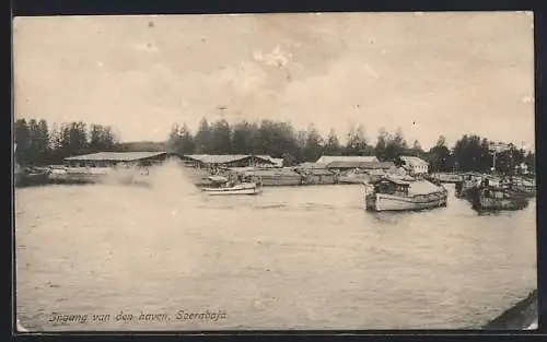 AK Soerabaja, Boote liegen im Hafen