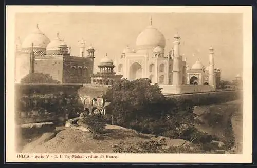 AK Agra, Taj-Mahal veduto di fianco