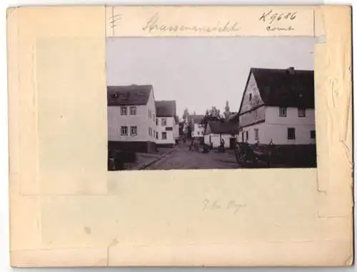 Fotografie Buss & Kupfer, Bad Kreuznach, Ansicht Riesweiler / Hunsrück, Strassenpartie mit Wirtschaft Ch. Berg