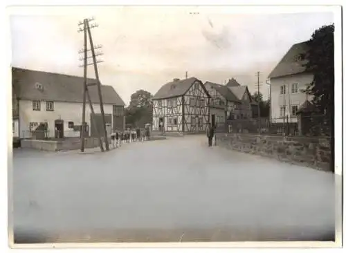 Fotografie Buss & Kupfer, Bad Kreuznach, Ansicht Obergondershausen, Strassenansicht mit Fachwerkhäusern, Retusche Kalk