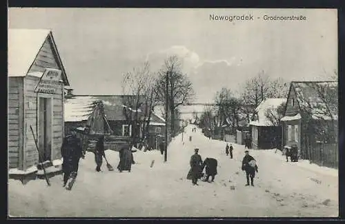AK Nowogrodek, Grodnoerstrasse im Schnee