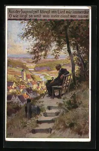 Künstler-AK P. Hey, Volksliederkarte Nr.: 69, Aus der Jugendzeit, Mann sitzt auf Bank und schaut auf den Ort