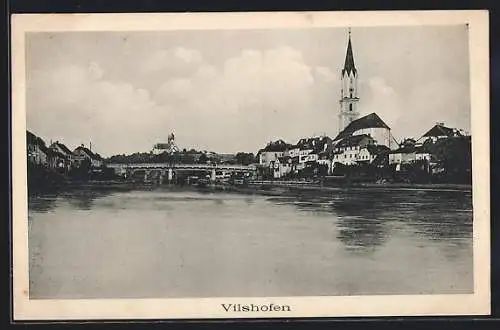 AK Vilshofen, Ortsansicht mit der Kirche vom Wasser aus