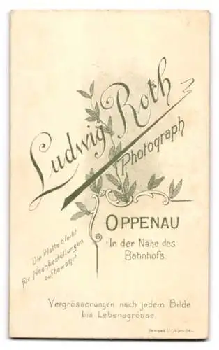 Fotografie Ludwig Roth, Oppenau /Baden, Hübsches Mädchen mit Kruzifix um den Hals