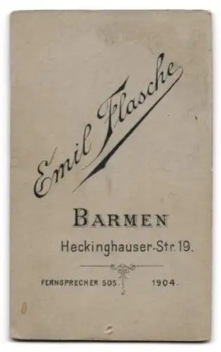 Fotografie Emil Flasche, Barmen, Heckinghauser Strasse 19, Gestandene Bürgerliche in reich verziertem Kleid