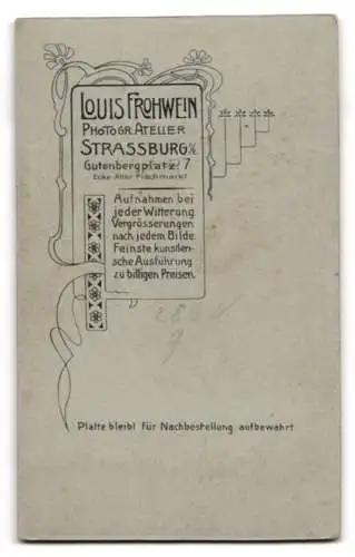 Fotografie Louis Frohwein, Strassburg i. E., Gutenbergplatz 7, Herr in elegantem Anzug mit Schnauzbart