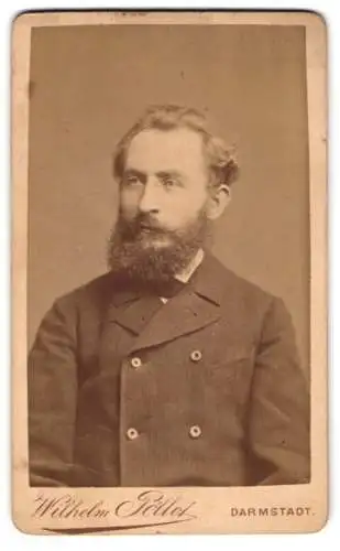 Fotografie Wilhelm Pöllot, Darmstadt, Elisabethen-Strasse 31, Elehanter Herr mit imposantem Vollbart