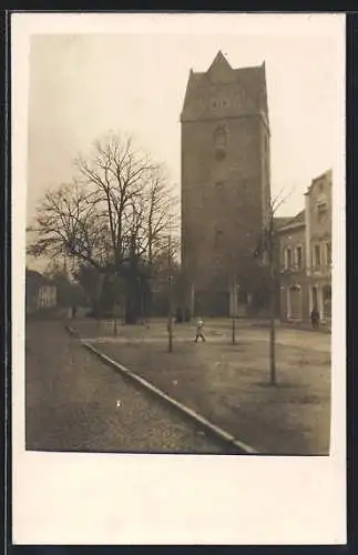 Foto-AK Treuenbrietzen, An der Marienkirche, Strassenpartie, ca. 1925