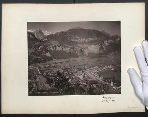 Fotografie unbekannter Fotograf, Ansicht Meiringen, vue generale, Well-et-Wetterhorn, Blick auf den Ort