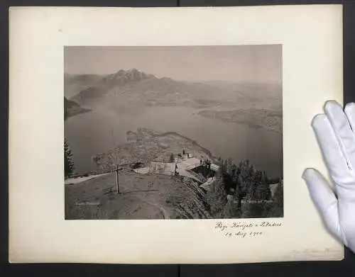 Fotografie Edition Photoglob, Ansicht Rigi, Blick vom Rigi Känzeli auf den See mit Pilatus, 1900