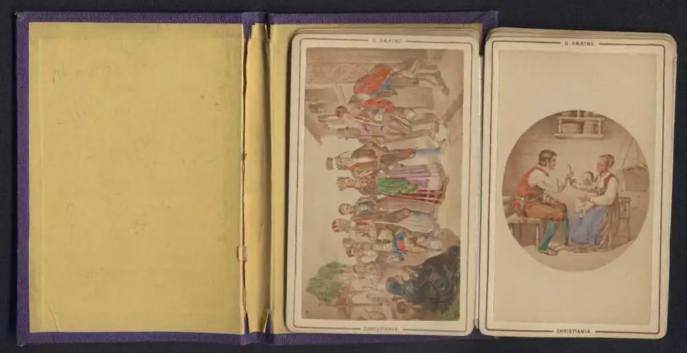 Fotoalbum mit 10 Fotografien Leporello Bondeliv i Norge, Tracht Norwegen, Bauernleben, Hochzeit, Handkoloriert 1