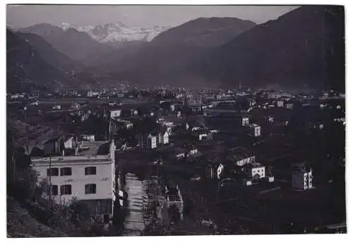 Fotografie Wilhelm Eller, Bozen, Ansicht Bozen, Blick auf die Stadt mit Bergpanorama