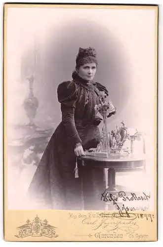 Fotografie Carl Jagerspacher, Gmünden, Gräfin Friederike Fifi Prokesch geb. Grossmann, 1899, mit Autograph