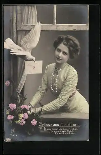 Foto-AK L.J. & F.F. Nr. 2861 /4: Taube bringt Frau einen Brief