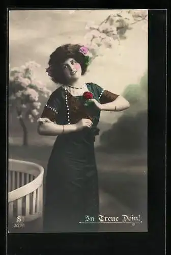 Foto-AK L.J. & F.F. Nr. 3220 /1: Junge Frau im Kleid mit Rose
