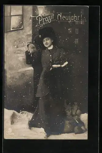 Foto-AK L.J. & F.F. Nr. 4242 /2: Frau mit Geldsack im Schnee, Neujahrsgruss