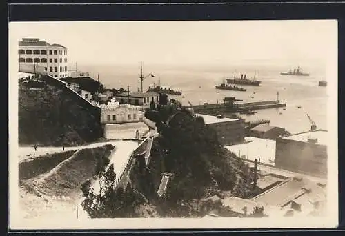 AK Valparaiso, Gebäude an der Küste