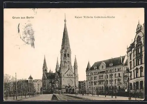 AK Berlin-Charlottenburg, Kaiser Wilhelm-Gedächtnis-Kirche von der Strasse aus
