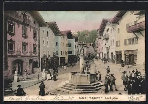 AK Berchtesgaden, Brunnenpartie am Martkplatz, Passanten