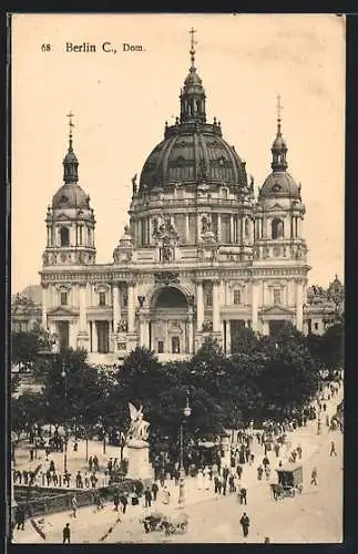 AK Berlin, Passanten vor dem Dom