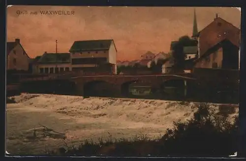 AK Waxweiler, Uferpartie mit Brücke