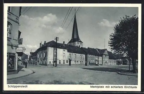 AK Schöppenstedt, Marktplatz mit Geschäft und schiefem Kirchturm