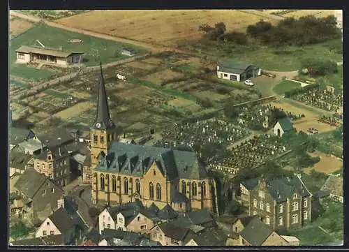 AK Kempenich / Eifel, Katholisches Pfarramt, Luftbild