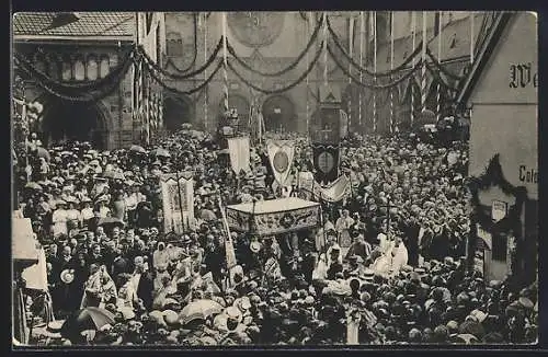 AK Werl, Krönungsprozession 1911, Prozession vor der Kirche