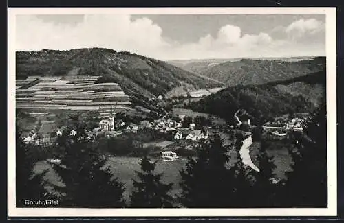 AK Einruhr /Eifel, Ortsansicht mit bewaldeten Bergen